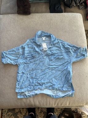 Cropped denim top with pockets